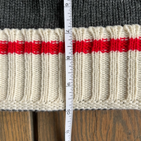 Knit Winter Hat with pompom - brand new - Picture 5 of 6